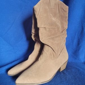 New with tags womens boots